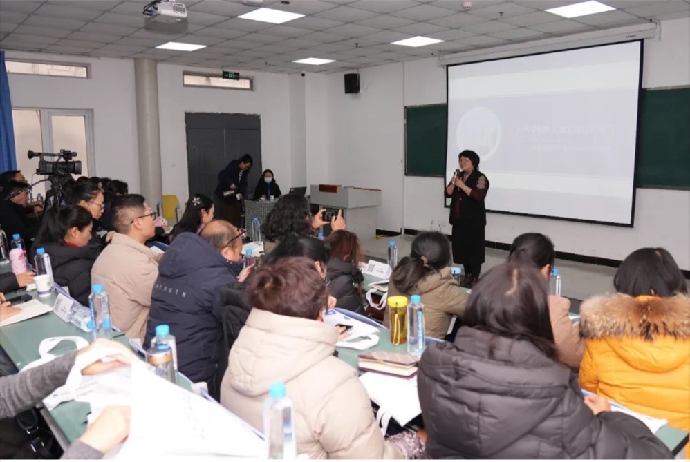 交流促發展，攜手共進步  “國培計劃”雲南省中小學名校長走進六力（lì）學校學訪交流
