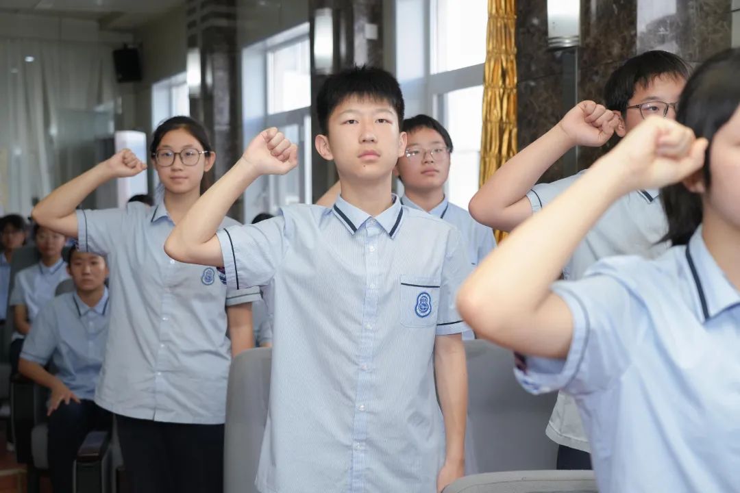 薪火相傳擔（dān）使命，青春逐（zhú）夢啟（qǐ）新程 —— 六力學校初中部入團儀式紀實（shí）