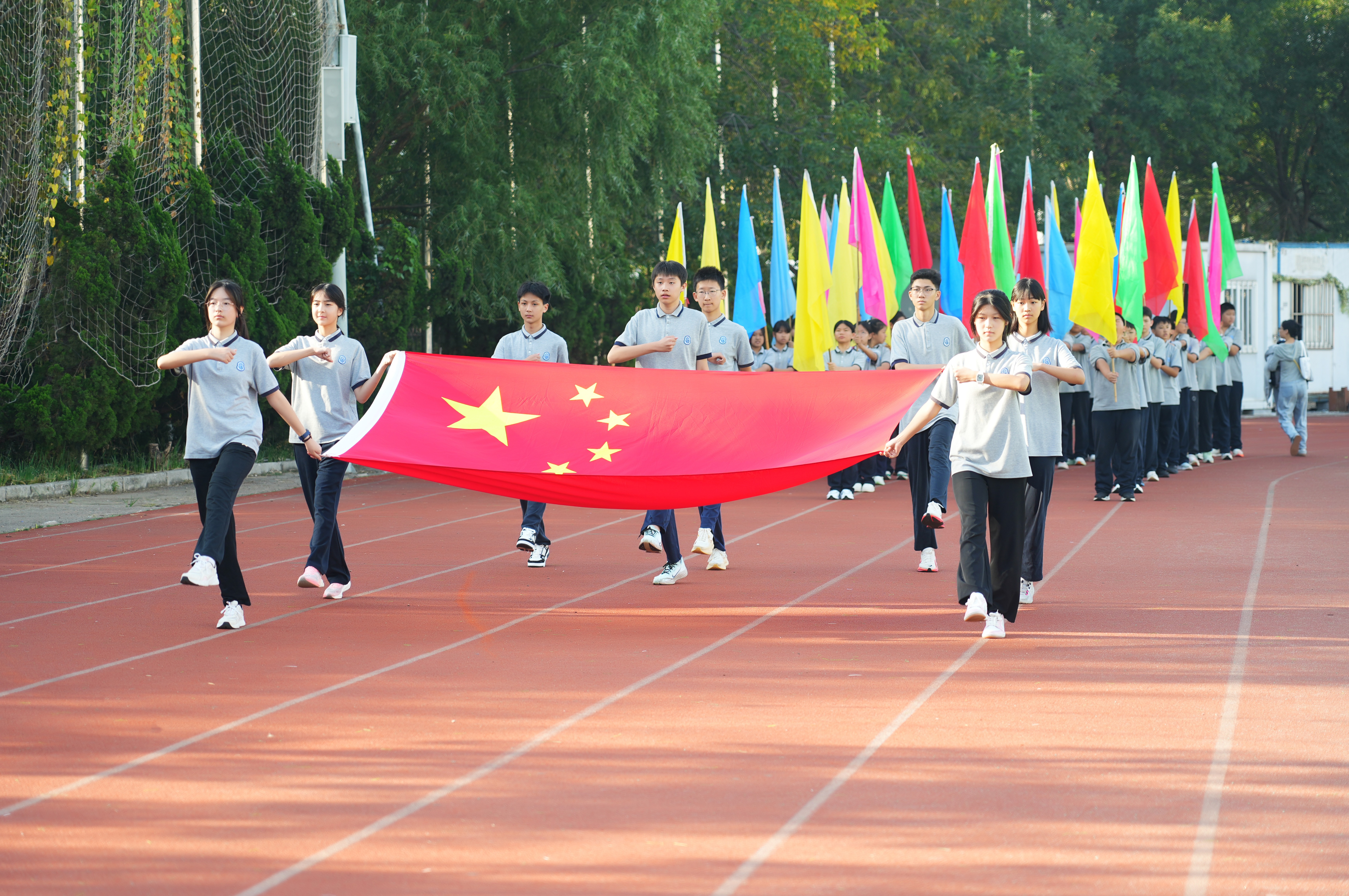 【金（jīn）秋十年輝煌（huáng）逐夢】 初中部第六屆秋季田徑運動會圓滿落幕