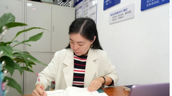 優秀教師  李燊：在語文課堂裏，種（zhǒng）一顆 “會（huì）思考” 的種子​