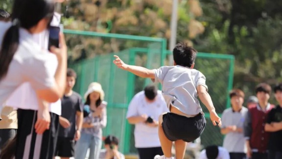 六力高級（jí）中學第三屆體育節（jiē）之秋季（jì）運動（dòng）會  薪火相傳，吾輩當“燃”