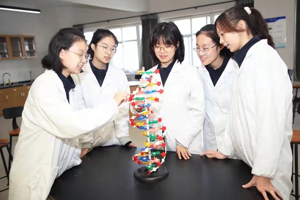 六（liù）力高級中學師資怎（zěn）麽樣？